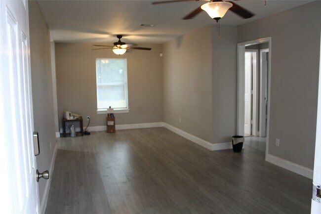 Building Photo - 5305 Southlea St