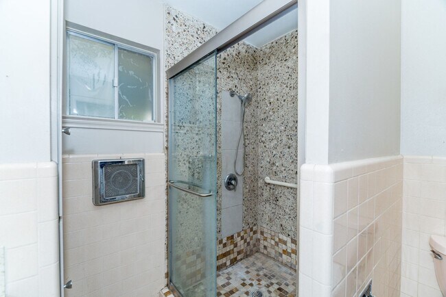 Building Photo - MACARTHUR PARK 3-BEDROOM HOME