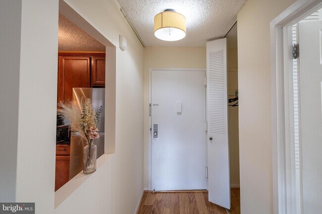 Building Photo - 1225 Martha Custis Dr