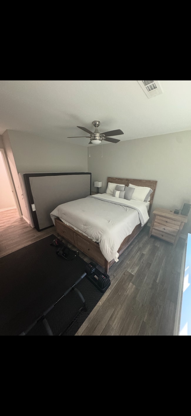 Building Photo - 235 Turnberry Ct