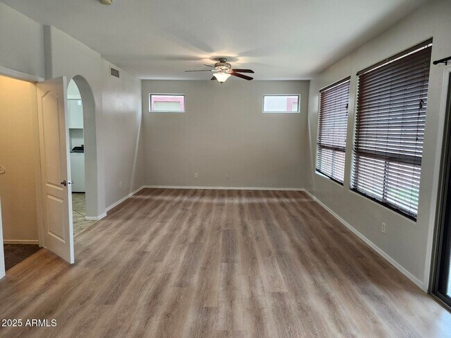 Building Photo - 851 S Cerise