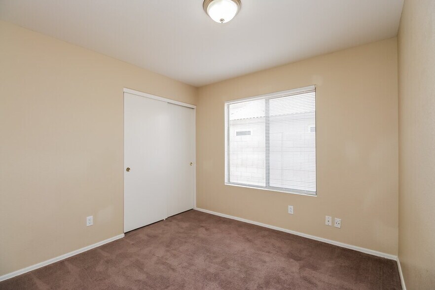 Building Photo - 11409 W Cambridge Ave