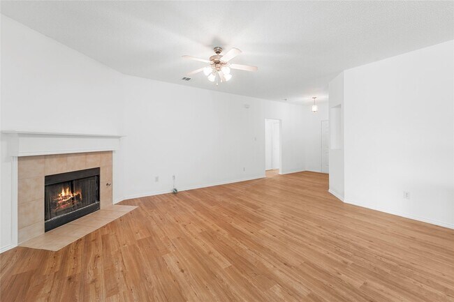 Building Photo - 9825 Tyler Dr