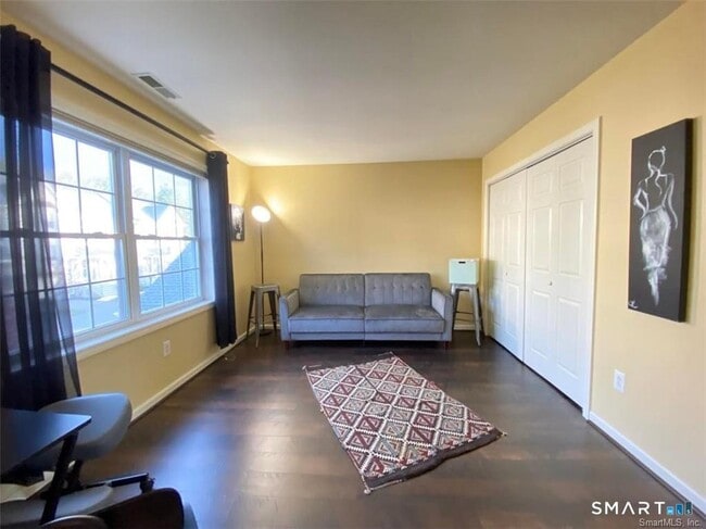 Building Photo - 1303 Bradford Dr