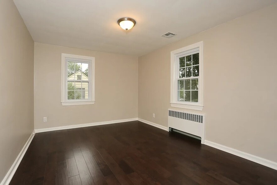 Building Photo - 28 Princeton Pl