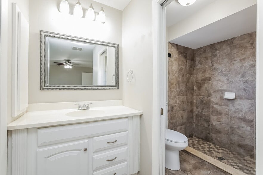 Building Photo - 244 SW 22nd Pl