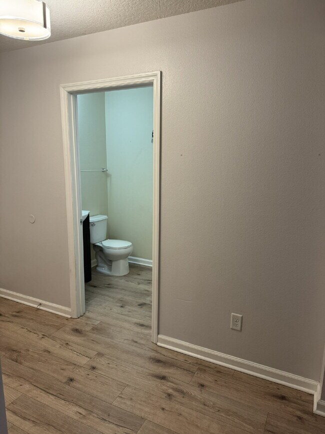 Building Photo - FOR RENT!!!!!-   2nd months rent is FREE!!!!