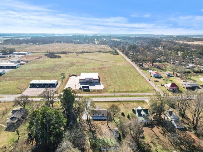 Building Photo - Great Home Near Tanner High School!