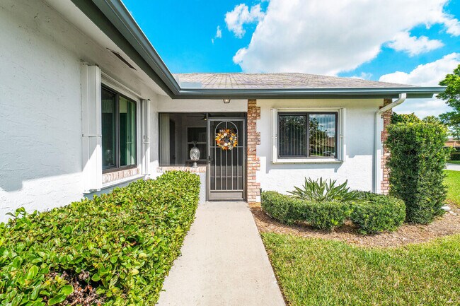 Building Photo - 188 Moccasin Trail N