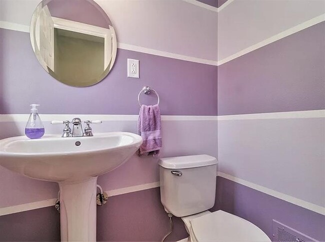 Building Photo - EXQUISITE Hillside Home