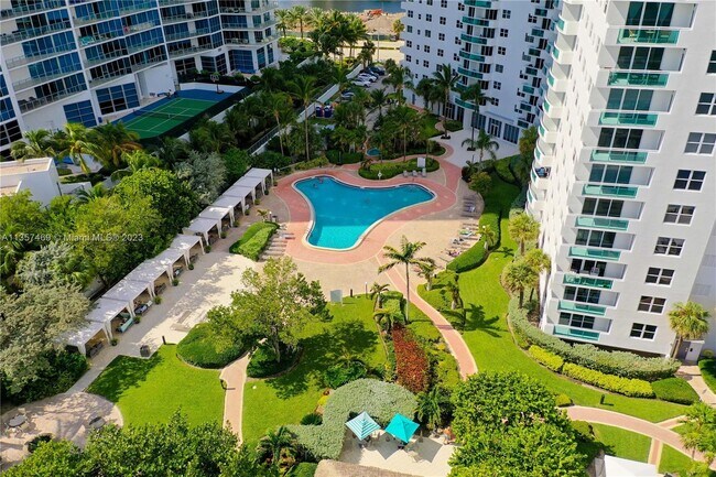 Building Photo - 3001 S Ocean Dr