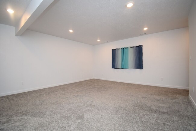 Building Photo - Beautiful 4 Bed Eagle Mountain Home, Near Parks & Paths!!