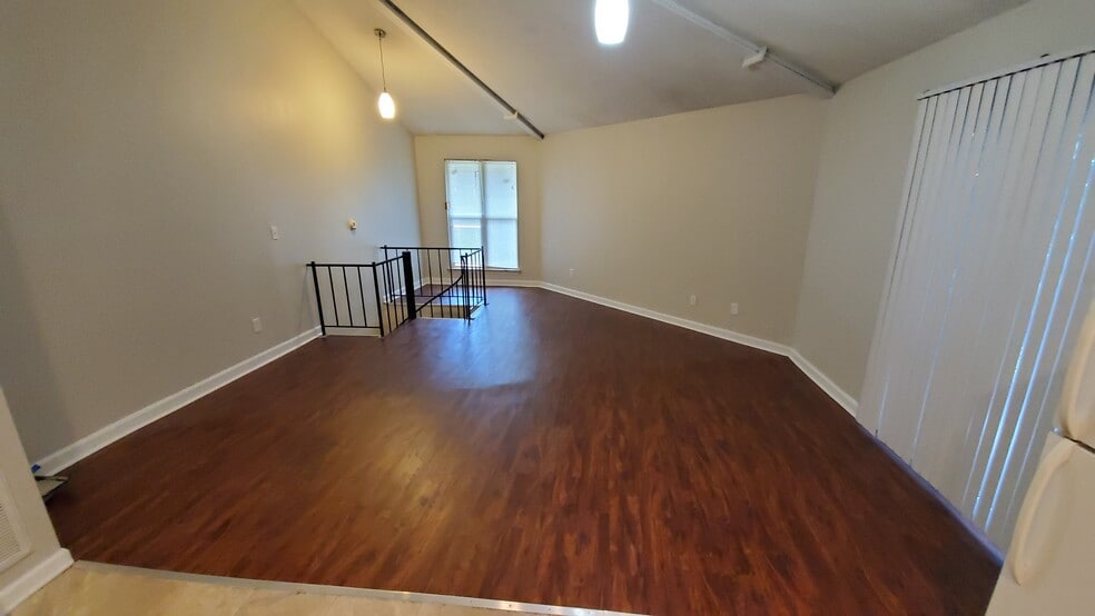 Building Photo - 735 Germantown Cir