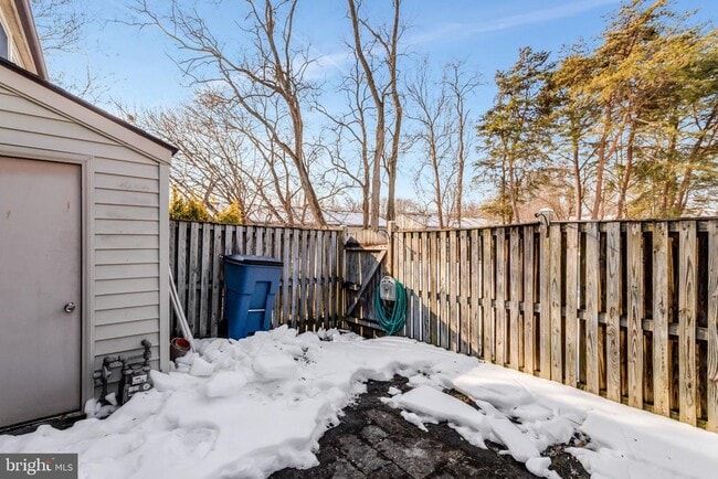 Building Photo - 5759 Independence Cir