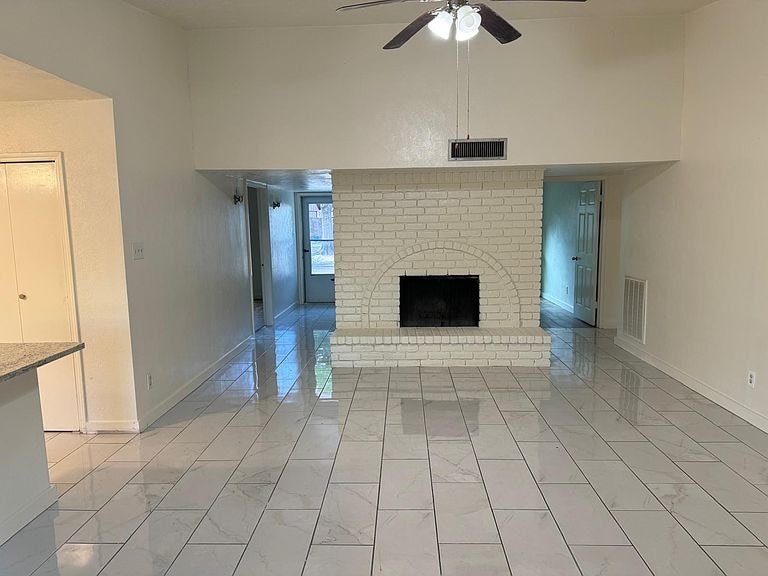 Building Photo - 3410 Meadow Oaks Dr