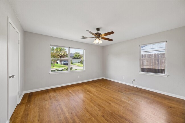 Building Photo - 8037 Longridge Dr