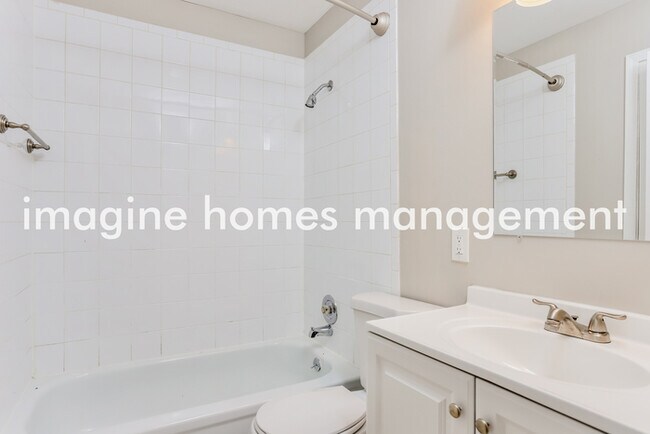 Building Photo - Pet-Friendly 3 Bedroom Home in Ballwin