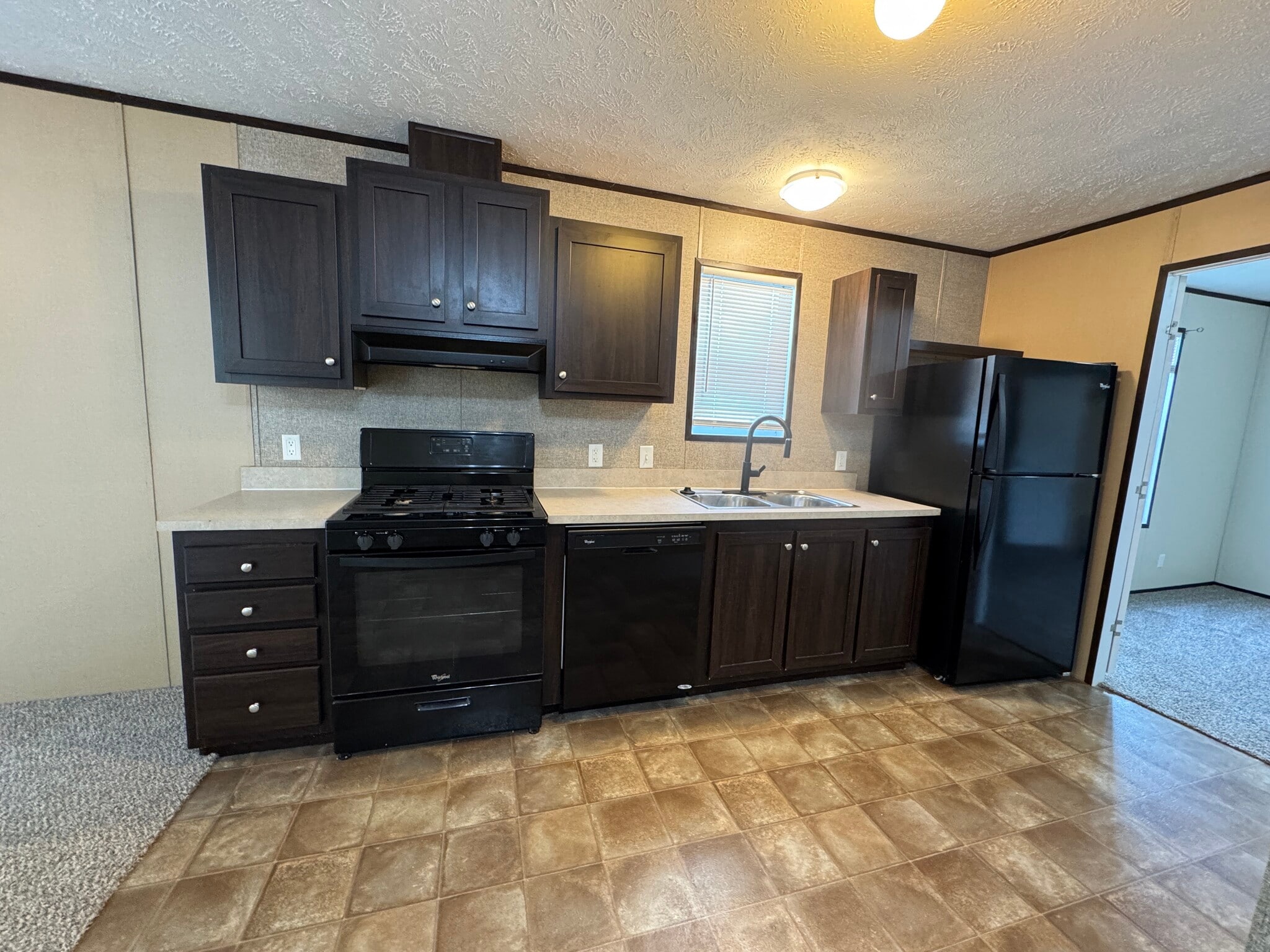 Building Photo - 48580 Pineview Dr