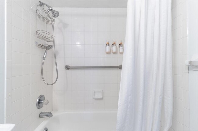 Building Photo - 219 E Hartford St