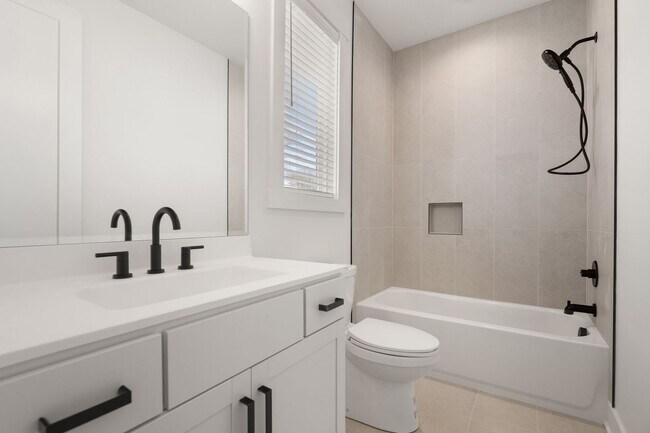 Building Photo - Gorgeous 4-bedroom, 4-bathroom Modern Home Durham, NC