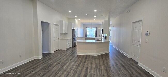 Building Photo - 11579 Alexis Forest Dr E