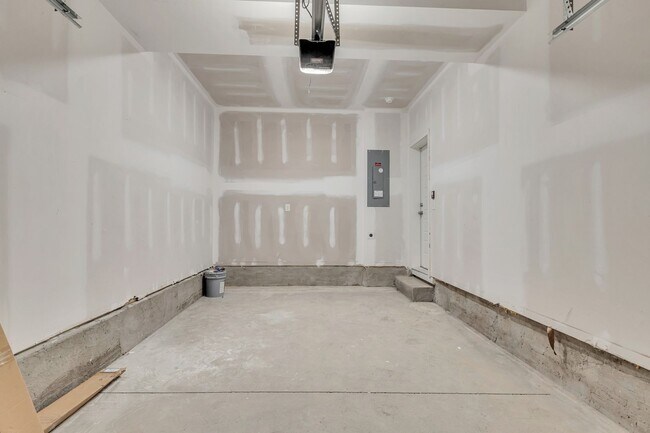 Building Photo - 5002 Dayflower Dr