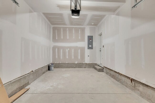 Building Photo - 5006 Dayflower Dr