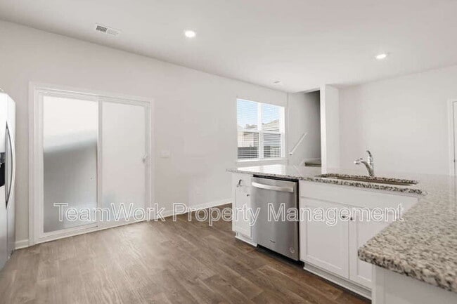 Building Photo - 806 Lilyford Ln