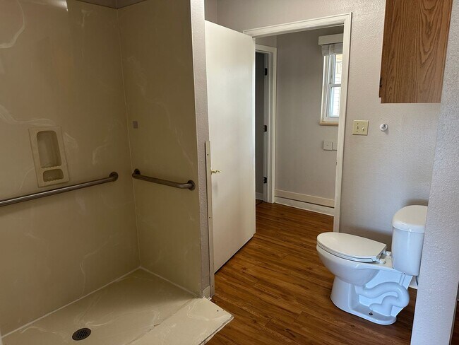 Building Photo - 5 bedroom Ranch home in North Colorado Spr...