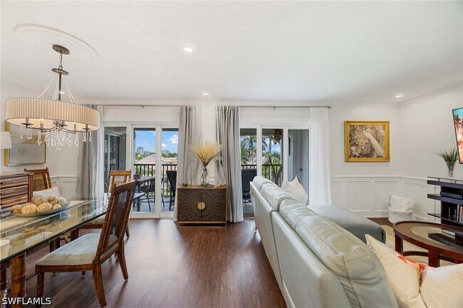 Building Photo - 555 Park Shore Dr