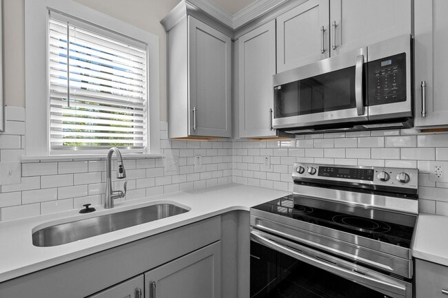 Building Photo - Modern amenities meet Cozy charm!  3 Bedro...