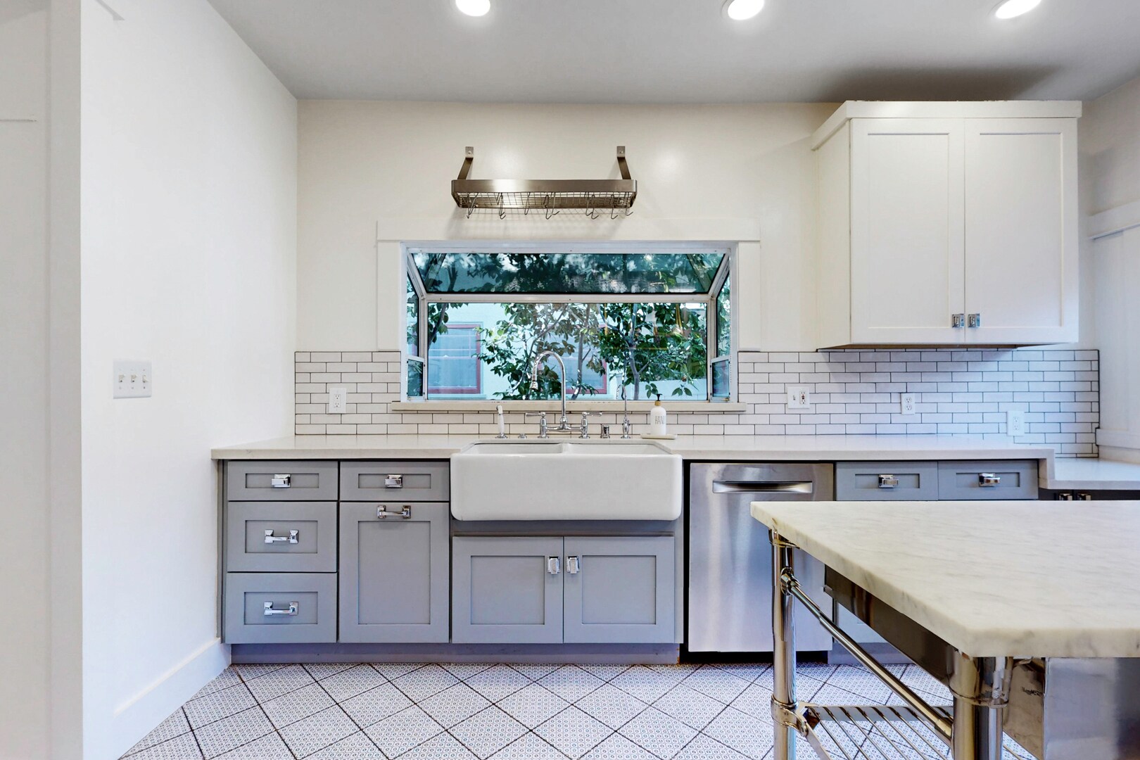 Building Photo - 1845 Las Lunas St