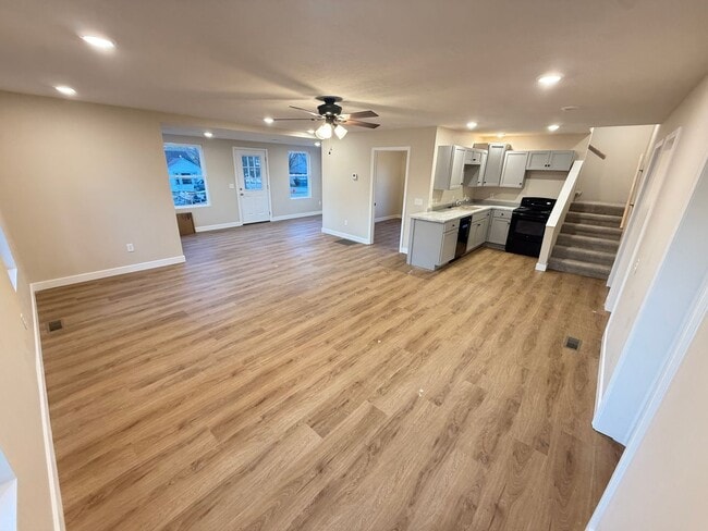 Building Photo - 4 Bed 2 Bath Aurora, MO