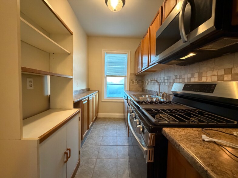 Building Photo - 320 Wood St