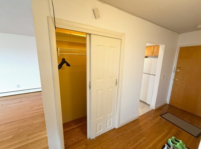 Building Photo - 164 Galen St