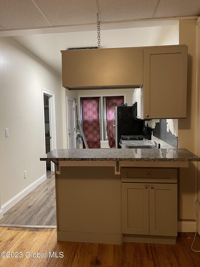 Building Photo - 198 4th St