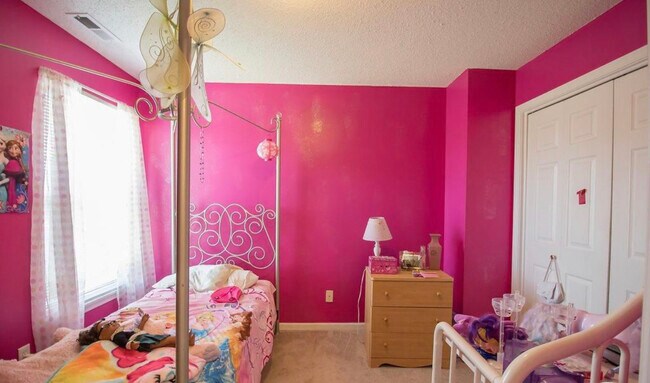 Building Photo - 101 Pine Ridge Plz