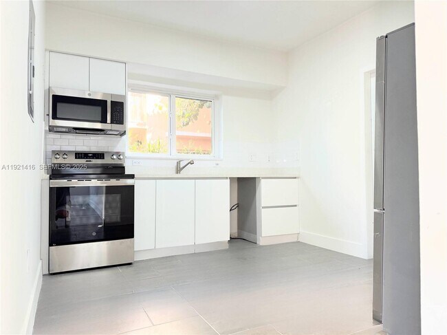 Building Photo - 7325 Byron Ave