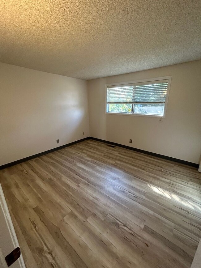 Building Photo - 2 Bedroom 2 Bath House