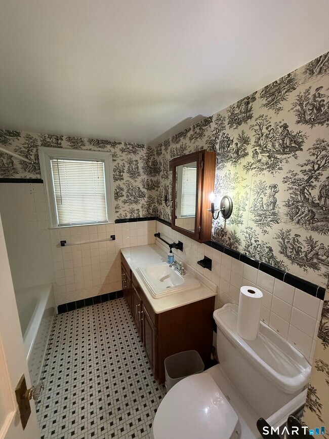 Building Photo - 336 Ridgewood Rd