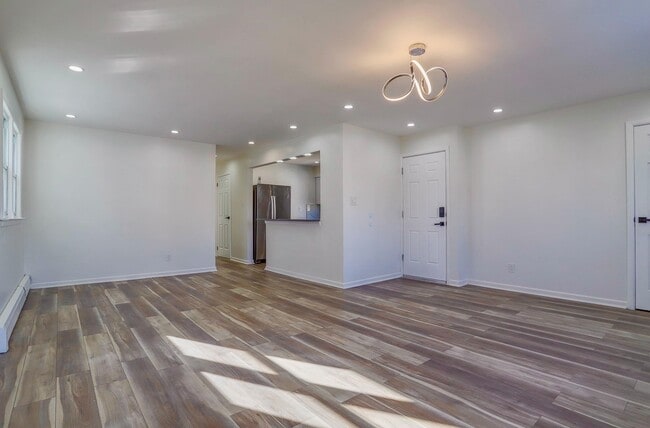 Building Photo - 157 Neptune Ave