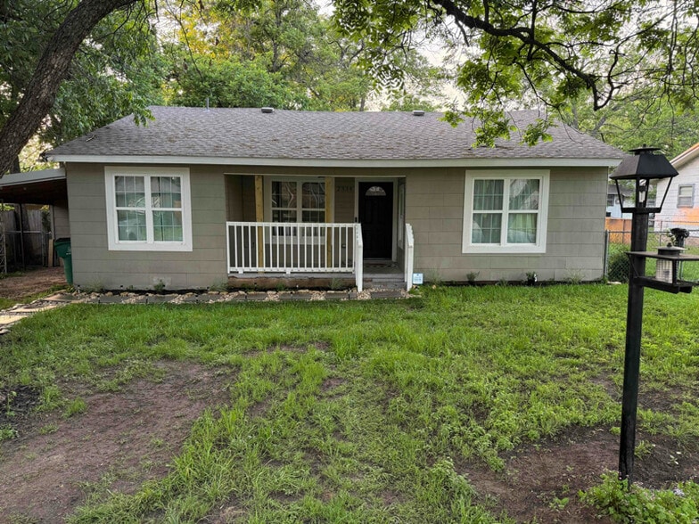 Primary Photo - 2334 W Denman St