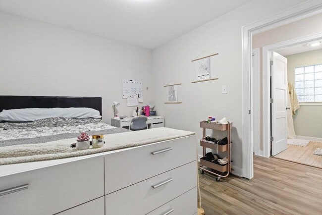 Building Photo - 1707 W State St