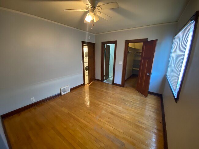 Building Photo - Stunning 4br 2ba in the Heart of Bayview !