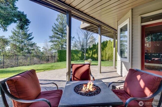 Building Photo - Luxury Living in sought after Sterling Woods