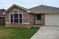 Building Photo - Updated 3-2-2 Home For Lease