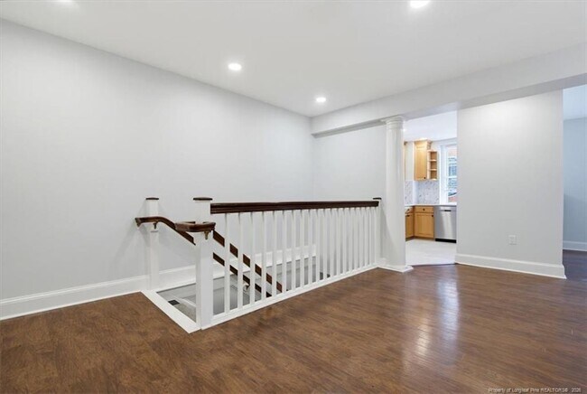 Building Photo - 123 Anderson St