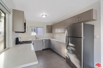 Building Photo - 1301 S Saltair Ave
