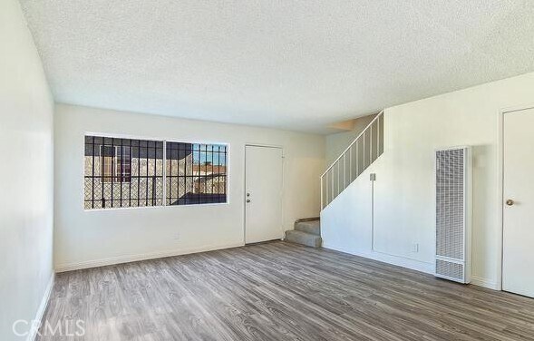 Building Photo - 1238 W 87th St