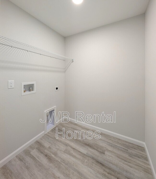 Building Photo - 8455 Buttercup St